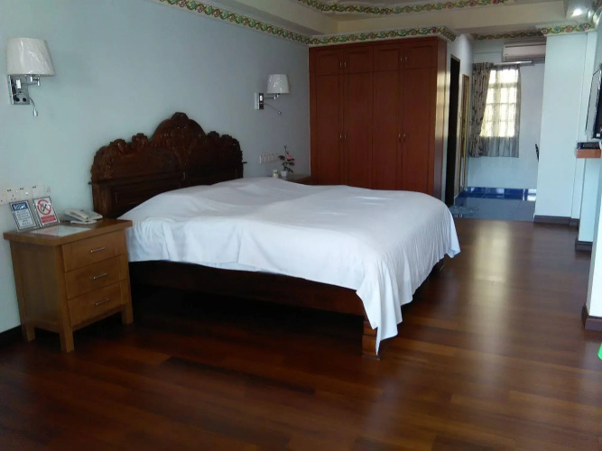 Ben & Roz Inn