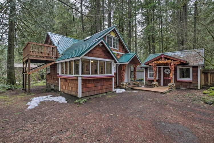 3 Bedrooms Cottage with balcony