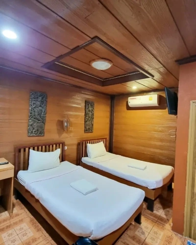 Standard Twin room with balcony