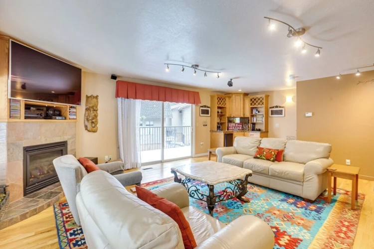 3 Bedrooms Apartment