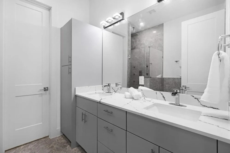 Perfect Houston Group Stay for 12 With 6 Beds 6 Baths