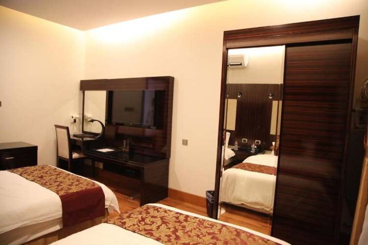 Deluxe Suite