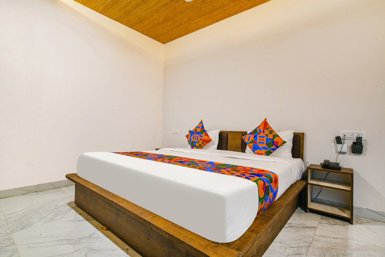 Fabhotel Celebrate Inn