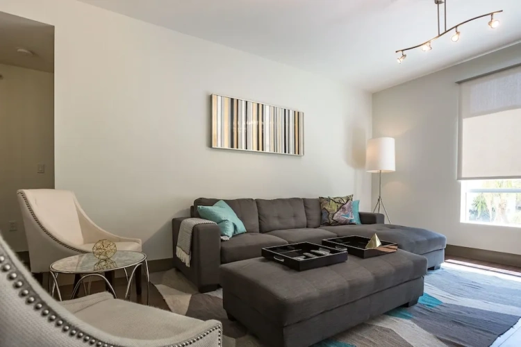 4 Bedrooms Luxury Apartment