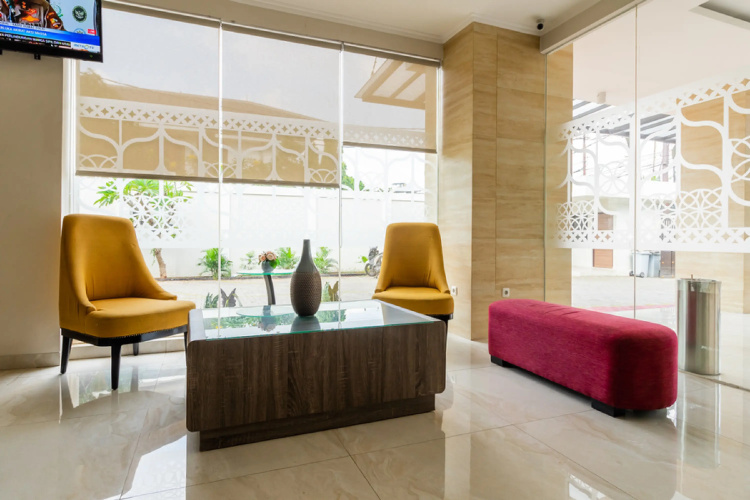 RedDoorz Plus near Lippo Mall Kemang 2Over view