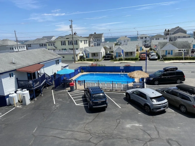 Standard Quadruple room with partial ocean view