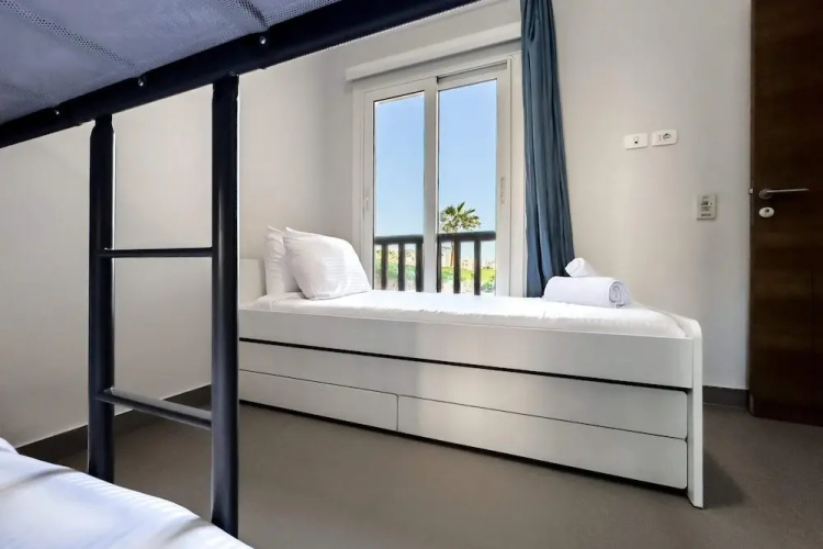 Xuru Stays I The 2bdr Warmhearted Waterside Apt