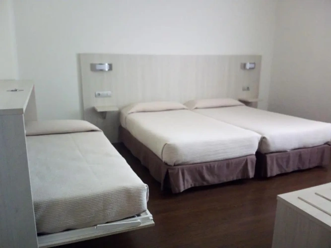 Standard Triple room