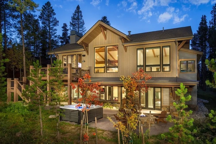 4 Bedrooms Cottage