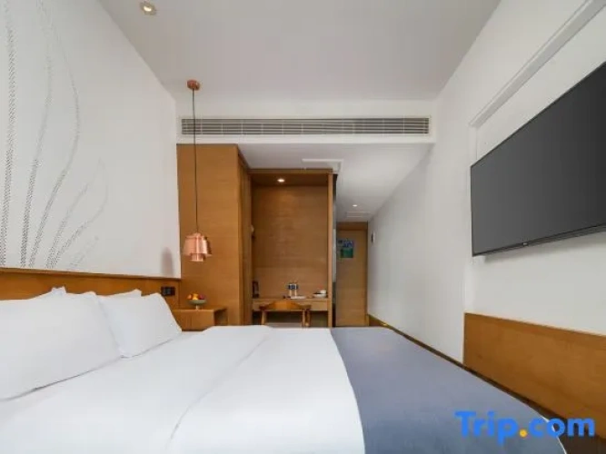 Standard Double room with street view