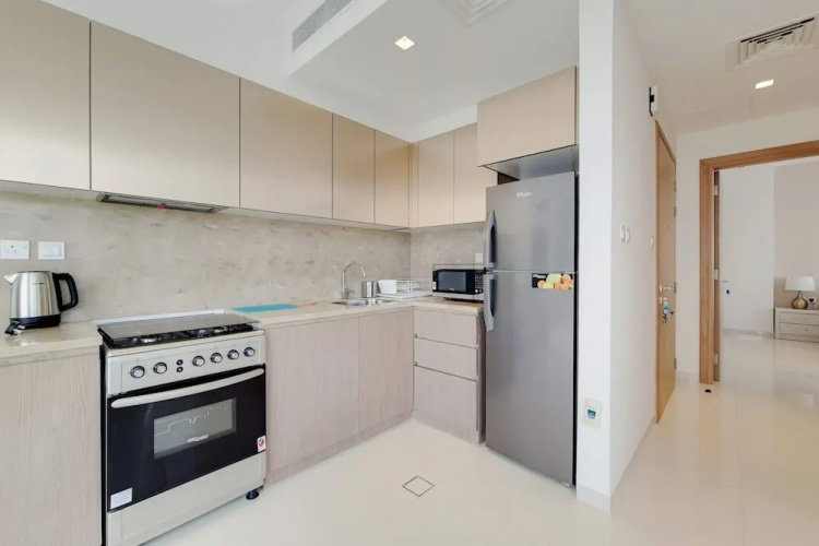 GreenFuture - Panoramic City View From This High-Rise Chic Condo