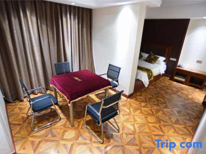 Standard Quadruple Family room