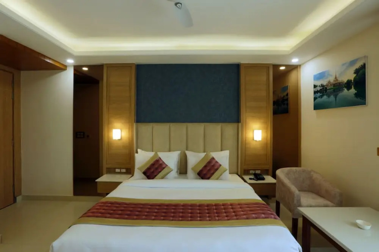 Hotel Sakura by Maps, GURGAON