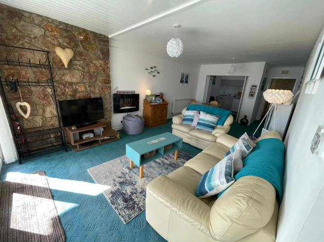 Barracuda, Beachside Apartment