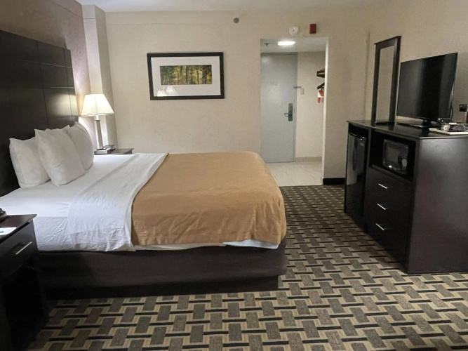 Quality Inn & Suites Cincinnati Downtown Area
