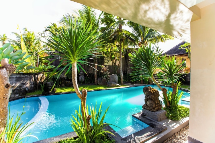 Deluxe room with balcony and with pool view