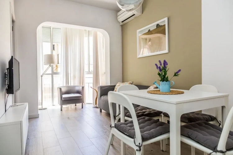 2 Bedrooms Apartment