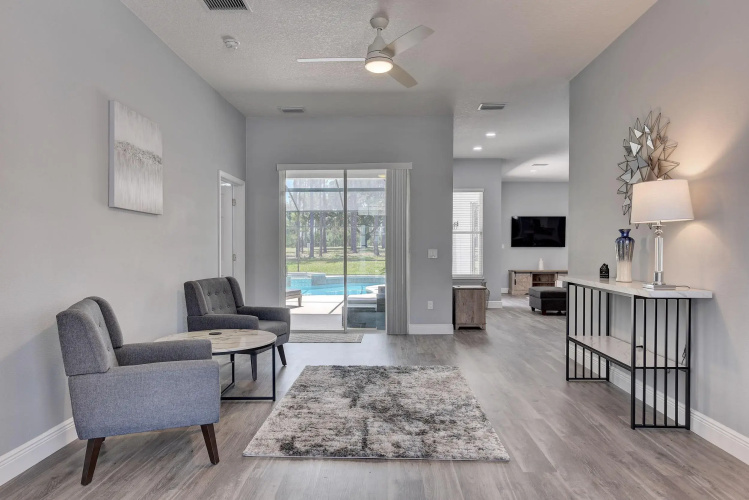 Brand New Remodeled Golf Course Pool & Spa Home, Davenport, US