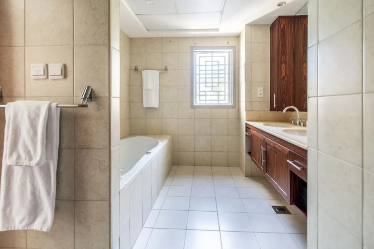 Spectacular 2BR in Upscale Burj Khalifa District