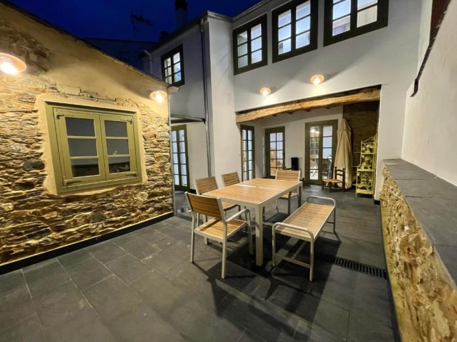4 Bedrooms Cottage
