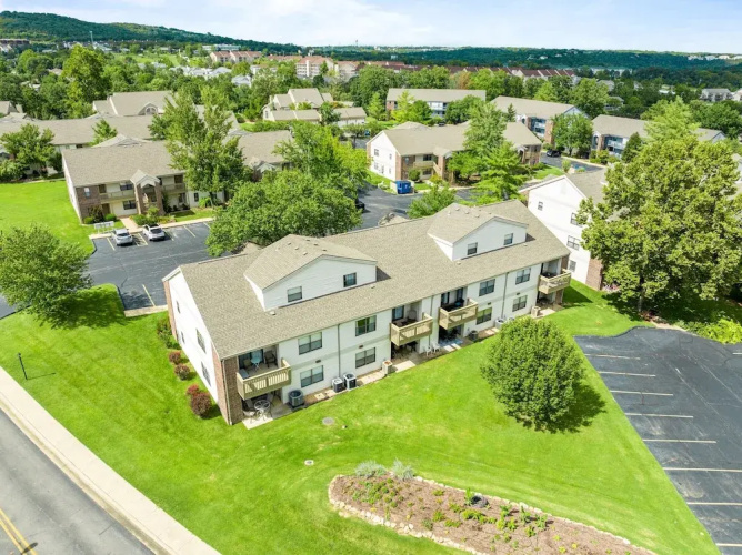 Dream Weaver 2 Bedroom Condo by RedAwning