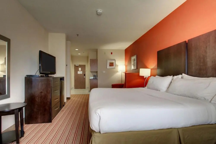 Holiday Inn Express Winona North
