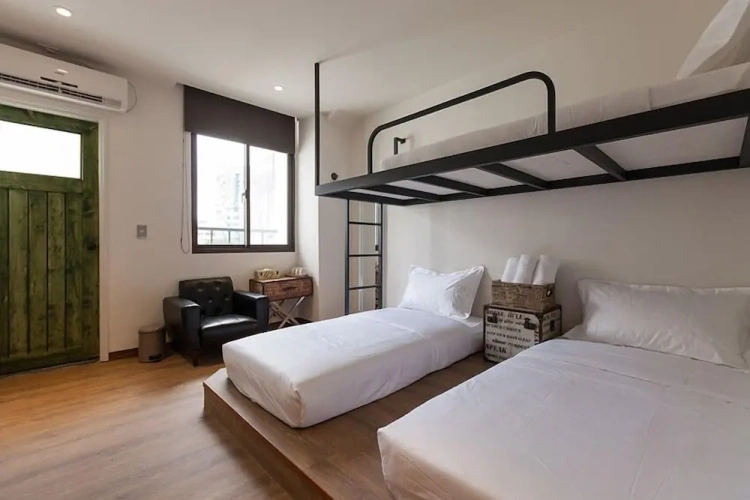 Standard Triple room with balcony