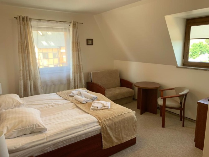 Standard Triple room