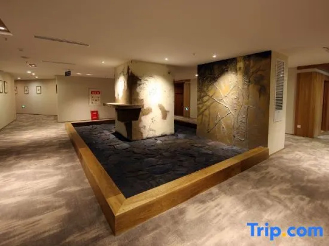 Leader Hotel