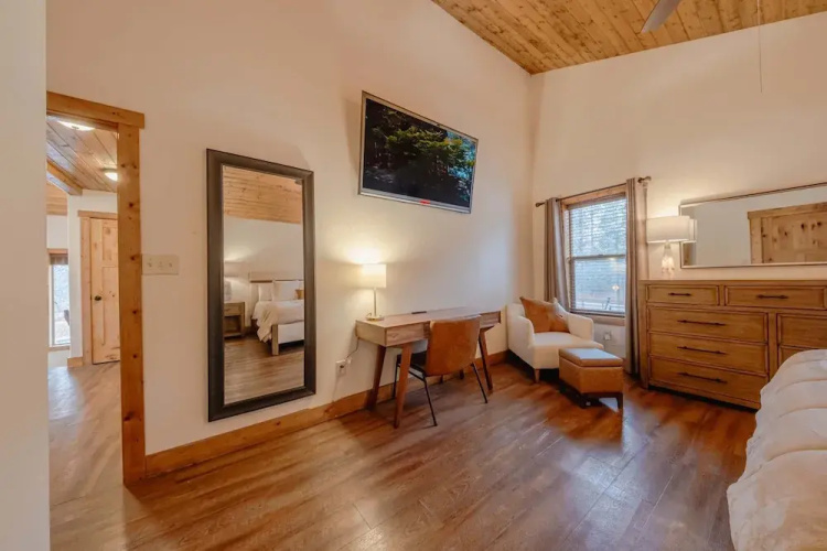 Flathead River Retreat For 15!