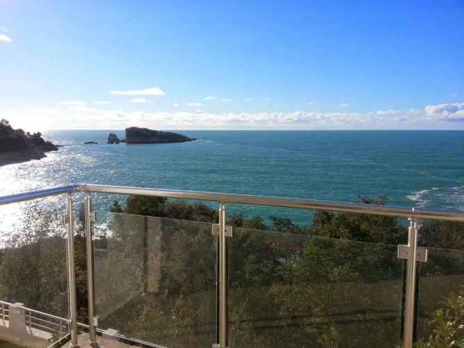 2 Bedrooms Apartment with balcony and with sea view