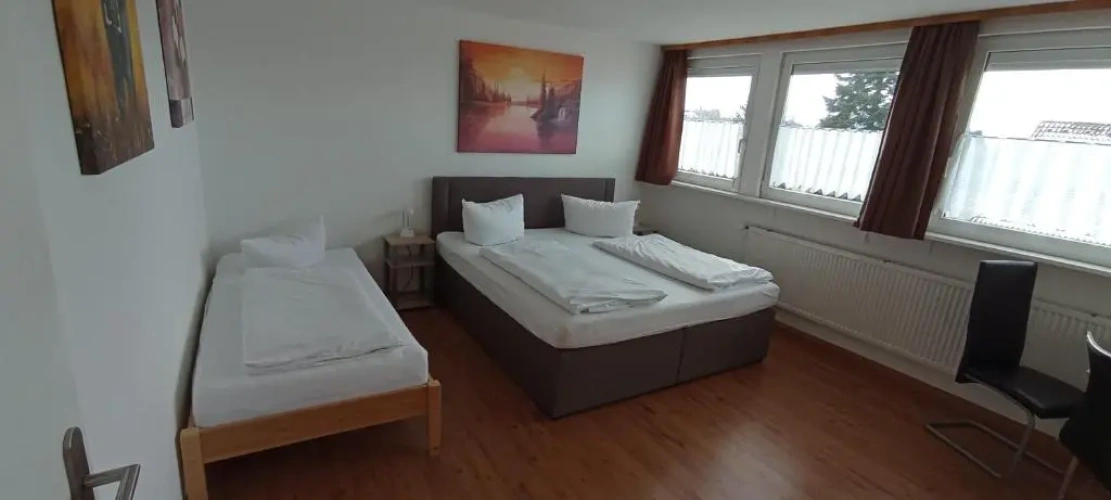 Standard Triple room