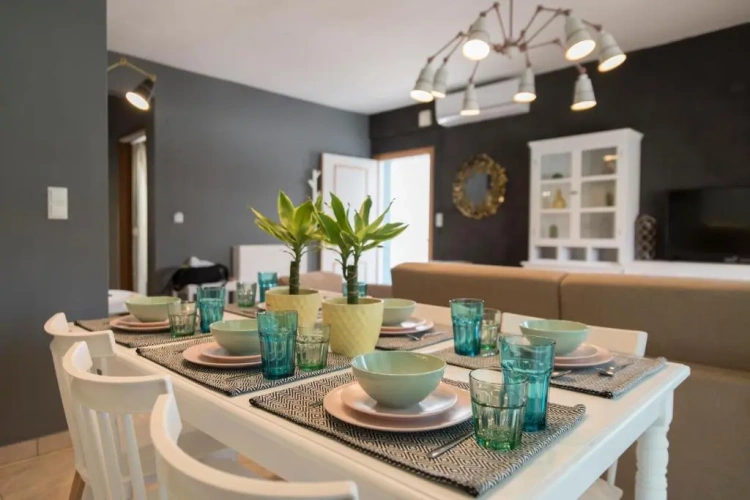 2 Bedrooms Apartment