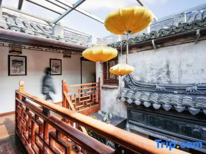 Qianshe Mengli Shuixiang Linhe Inn