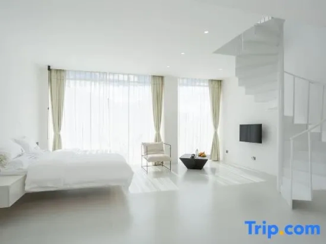 2 Bedrooms Duplex Suite with courtyard view