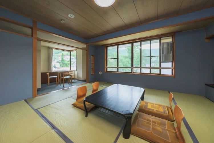Standard Quadruple Family room with mountain view