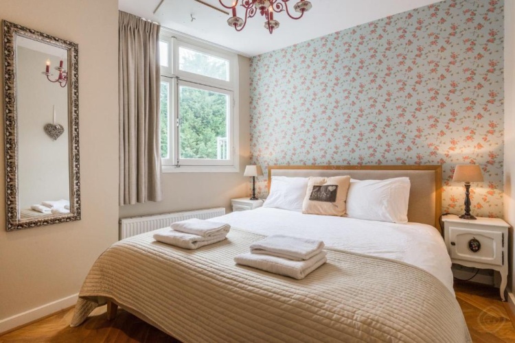 4 Bedrooms Apartment