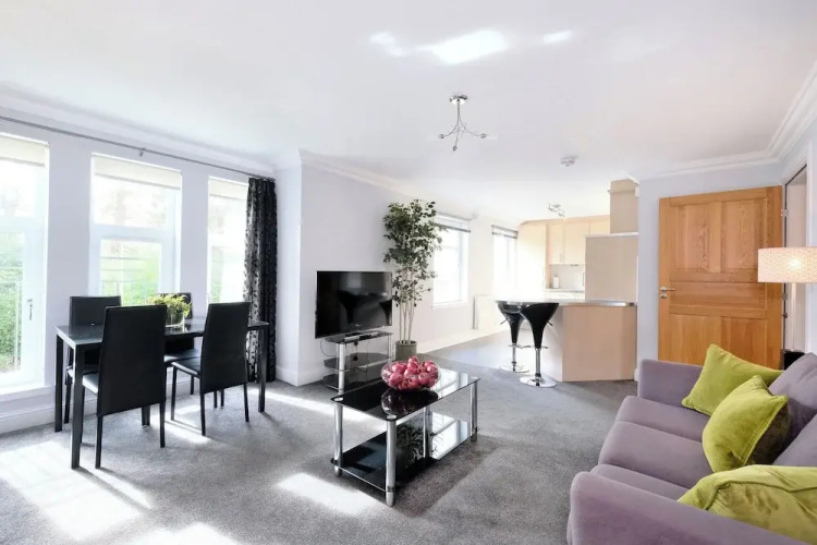 Spacious 3 Bed in Aberdeen s Westend