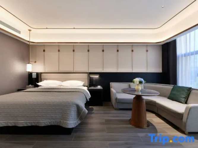 Grand Double room with city view