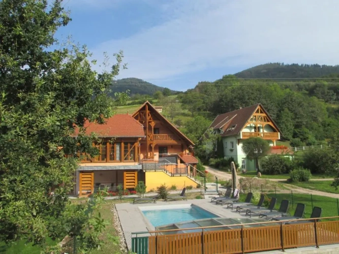 3 Bedrooms Cottage