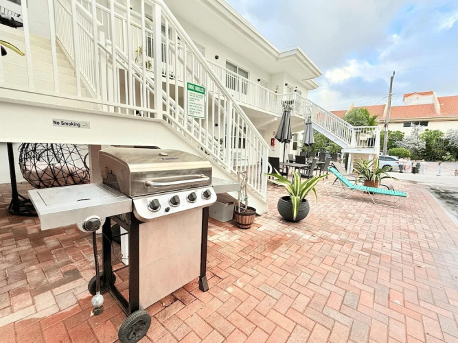 Southwinds 9 for 3 King Studio Steps to Beach