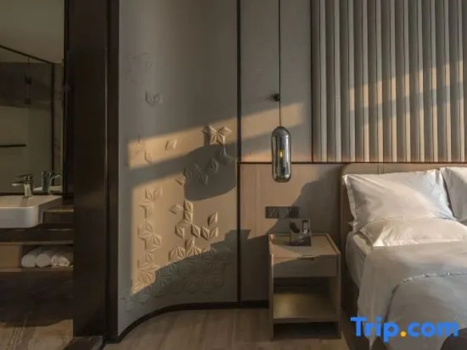 1 Bedroom Superior Suite with river view