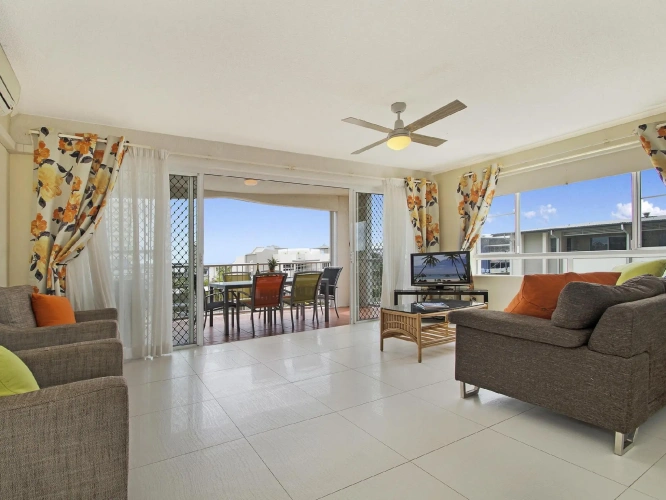3 Bedrooms Apartment