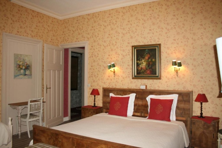 Standard Triple room