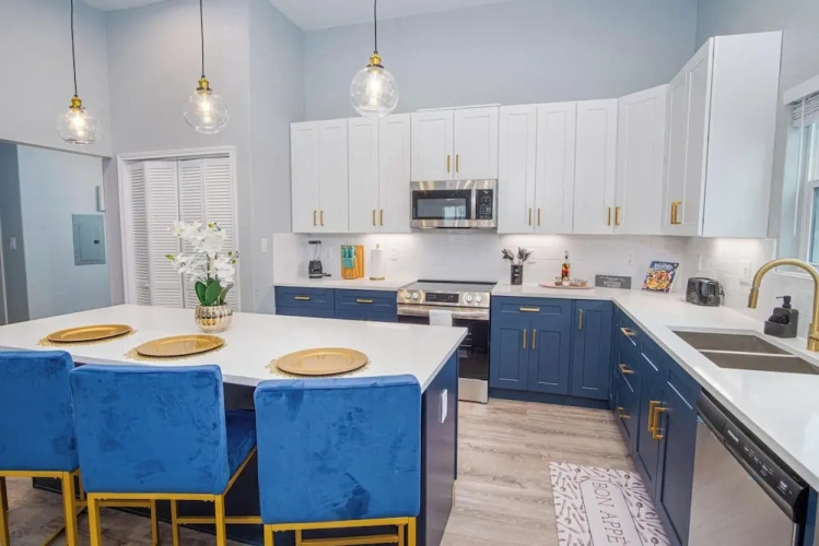 4 Bedrooms Cottage