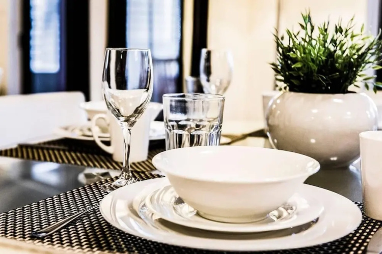 Two bedroom Apt next to Perth CBD with Parking.