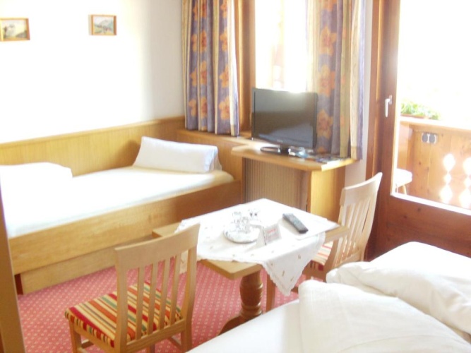 Standard Triple room with balcony
