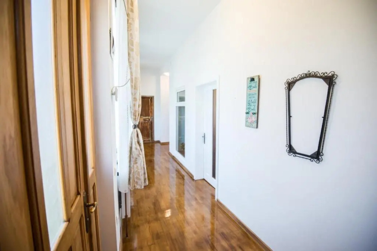 Writer s street residence