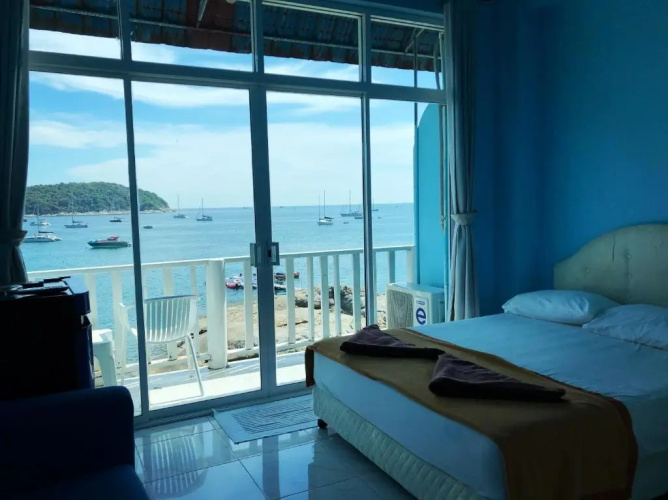 Naiharn On the Rock Resort