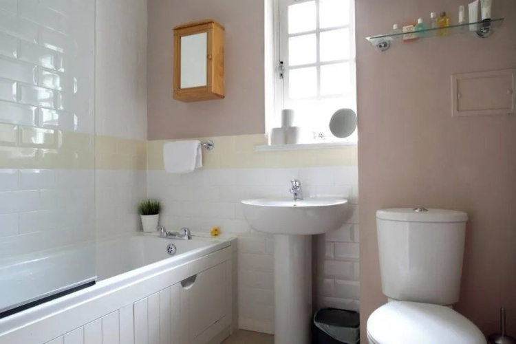 1 Bedroom Apartment By The Meadows